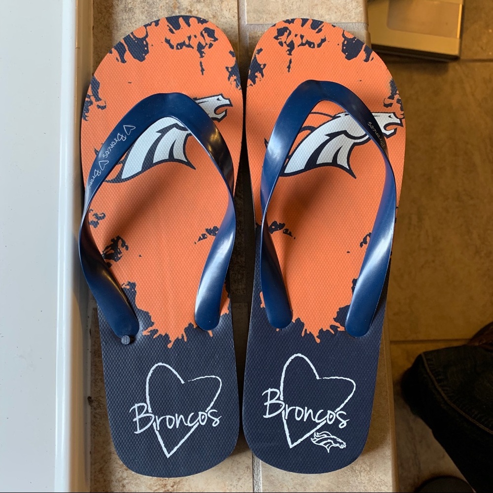 NWOT 🧡💙Denver Broncos Flip Flop Sandals